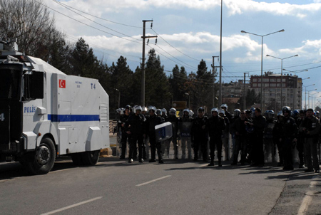 Hakkari'de 'Anadil' yürüyüşü 111