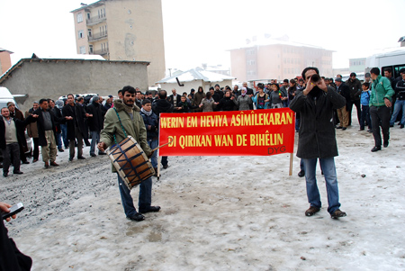 Hakkari'de 'Anadil' yürüyüşü 24