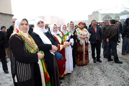 Hakkari'de 'Anadil' yürüyüşü 28