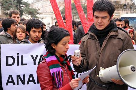 Hakkari'de 'Anadil' yürüyüşü 45