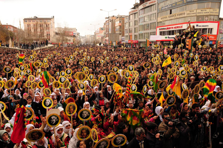 Hakkari'de 'Anadil' yürüyüşü 84