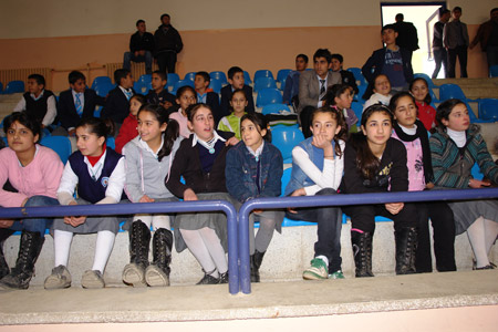 Şemdinli'de hentbol turnuvası 10