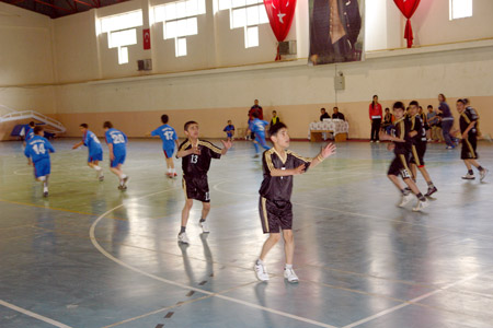 Şemdinli'de hentbol turnuvası 12