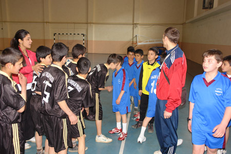 Şemdinli'de hentbol turnuvası 13