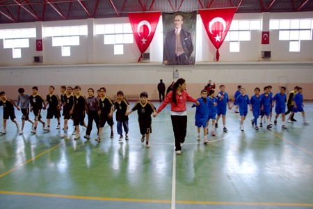 Şemdinli'de hentbol turnuvası 14