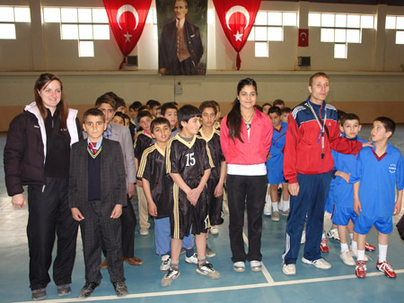 Şemdinli'de hentbol turnuvası 17
