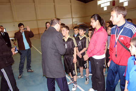 Şemdinli'de hentbol turnuvası 18