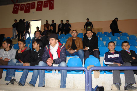 Şemdinli'de hentbol turnuvası 26