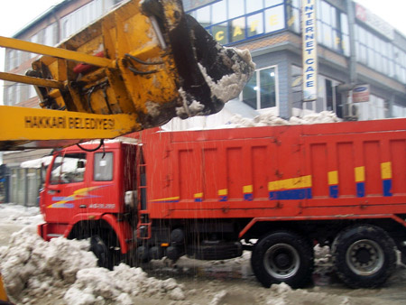 Hakkari Belediyesi'nden karla mücadele 12
