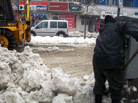 Hakkari Belediyesi'nden karla mücadele 15