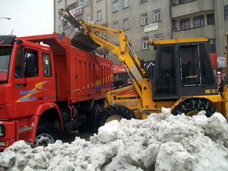 Hakkari Belediyesi'nden karla mücadele 18