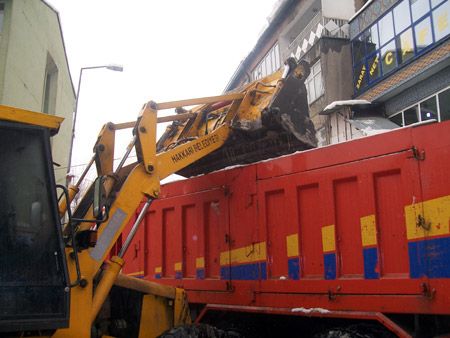 Hakkari Belediyesi'nden karla mücadele 19
