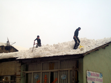 Hakkari Belediyesi'nden karla mücadele 2