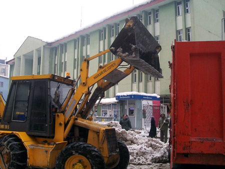 Hakkari Belediyesi'nden karla mücadele 21