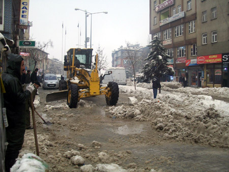 Hakkari Belediyesi'nden karla mücadele 3