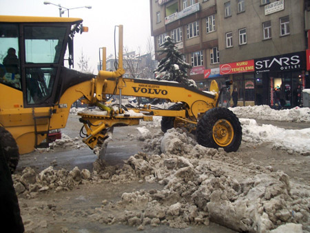 Hakkari Belediyesi'nden karla mücadele 7