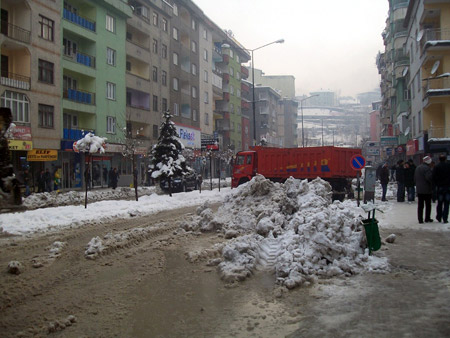 Hakkari Belediyesi'nden karla mücadele 9