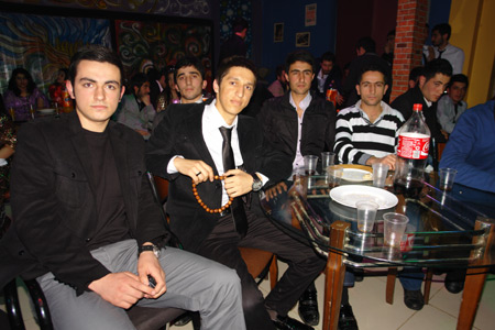 Yüksekova'da öğrencilerden YGS öncesi moral gecesi - 13-03-2011 30