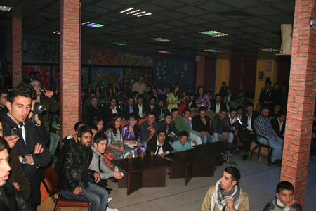 Yüksekova'da öğrencilerden YGS öncesi moral gecesi - 13-03-2011 39