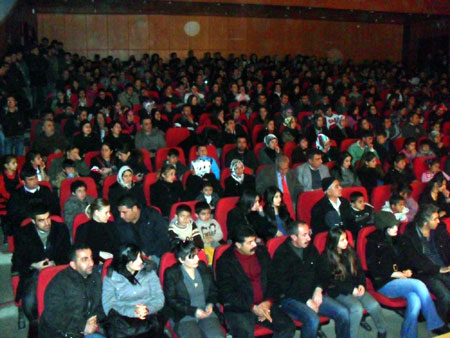 Hakkari'de düzenlenen Kürtçe tiyatrodan fotoğraflar 16
