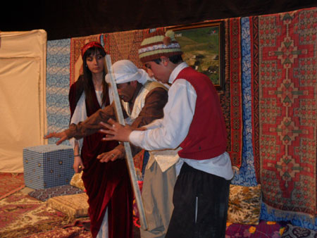 Hakkari'de düzenlenen Kürtçe tiyatrodan fotoğraflar 27