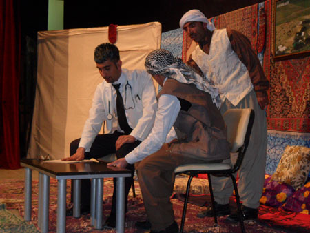 Hakkari'de düzenlenen Kürtçe tiyatrodan fotoğraflar 28