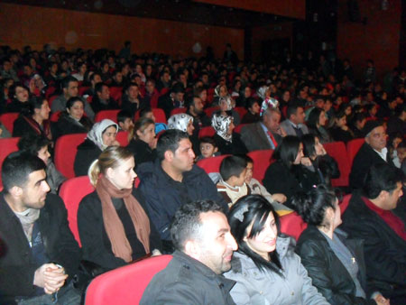 Hakkari'de düzenlenen Kürtçe tiyatrodan fotoğraflar 3