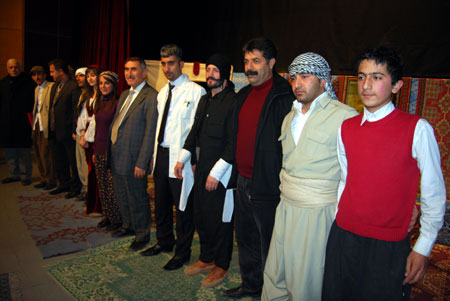 Hakkari'de düzenlenen Kürtçe tiyatrodan fotoğraflar 48