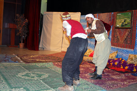 Hakkari'de düzenlenen Kürtçe tiyatrodan fotoğraflar 7