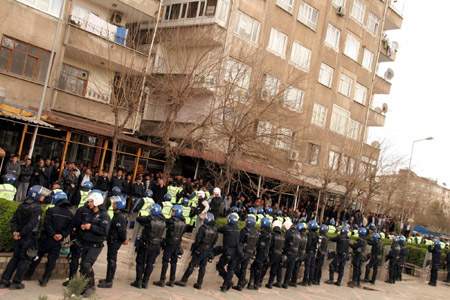 Diyabakır'da eylem başladı 16