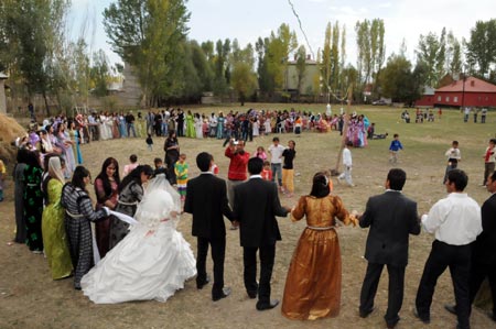 Yüksekova Düğünleri 18 Ekim 2009 49