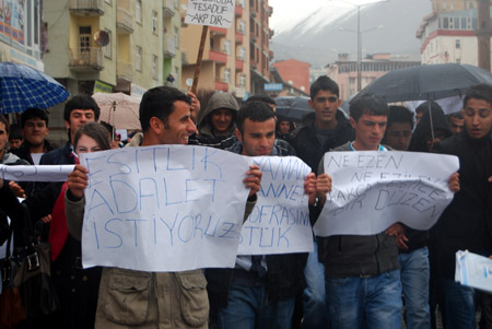 Hakkari'de 'şifre' protestosu 10