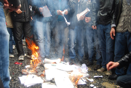 Hakkari'de 'şifre' protestosu 16