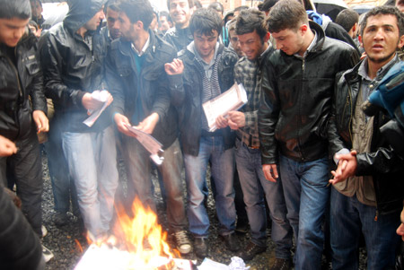 Hakkari'de 'şifre' protestosu 18