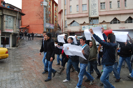 Hakkari'de 'şifre' protestosu 4