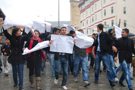 Hakkari'de 'şifre' protestosu 6