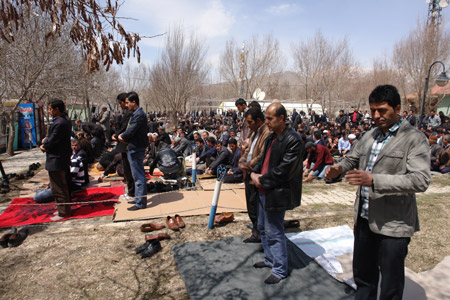 Gever'de 'Sivil Cuma namazı' 10