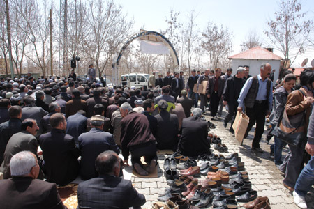 Gever'de 'Sivil Cuma namazı' 14