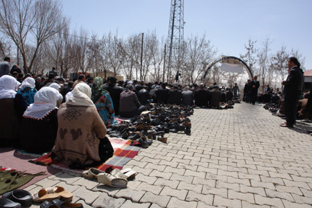 Gever'de 'Sivil Cuma namazı' 16