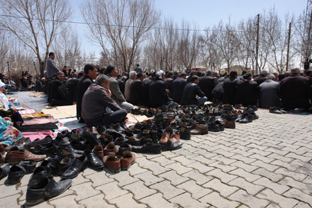 Gever'de 'Sivil Cuma namazı' 17