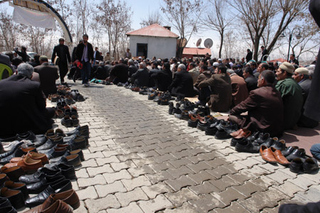 Gever'de 'Sivil Cuma namazı' 19