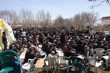 Gever'de 'Sivil Cuma namazı' 25