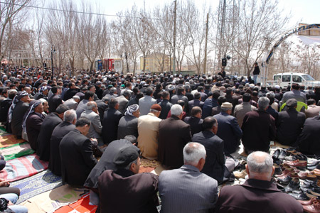 Gever'de 'Sivil Cuma namazı' 27