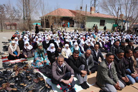 Gever'de 'Sivil Cuma namazı' 28