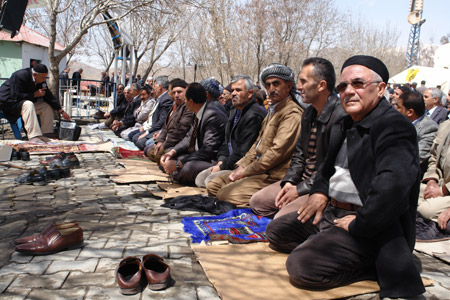 Gever'de 'Sivil Cuma namazı' 3