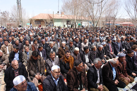 Gever'de 'Sivil Cuma namazı' 30