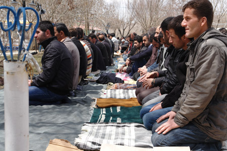 Gever'de 'Sivil Cuma namazı' 38