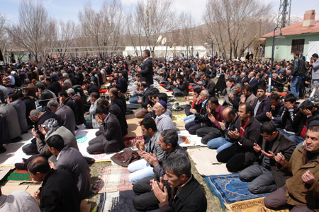 Gever'de 'Sivil Cuma namazı' 39