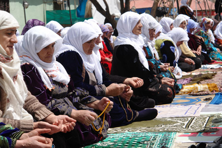 Gever'de 'Sivil Cuma namazı' 42