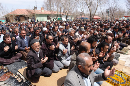 Gever'de 'Sivil Cuma namazı' 44